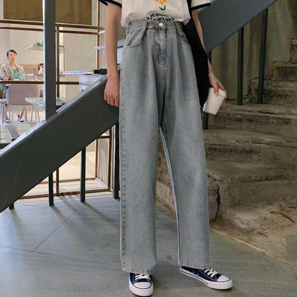 Női farmer szabású modell világos színben, magas derékkal