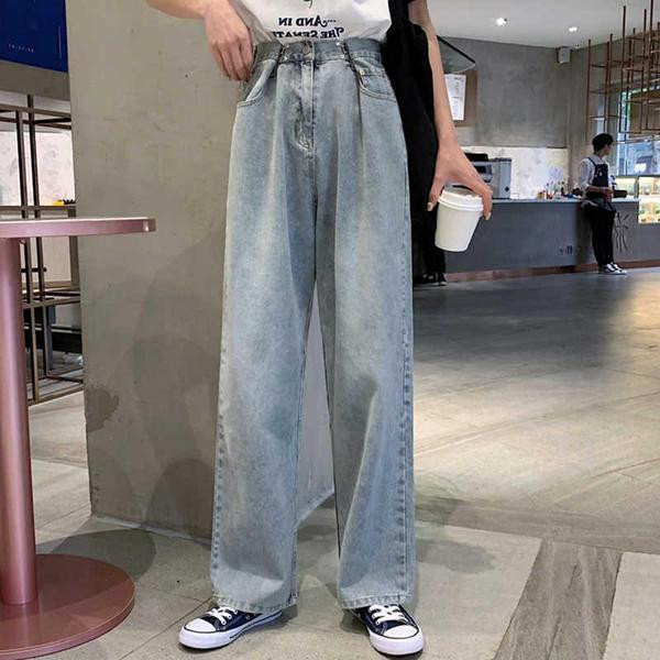 Női farmer szabású modell világos színben, magas derékkal