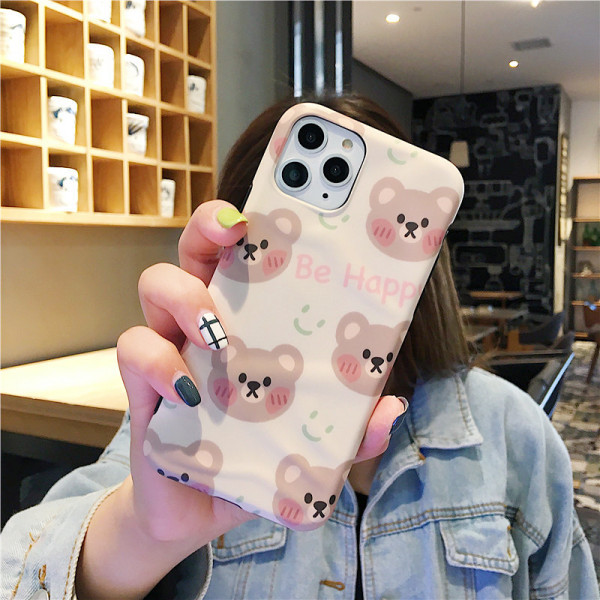 Husa din silicon pentru Iphone 11 Pro Max cu un ursuleț și inscripția Be Happy