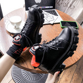 Női bőr téli csizma magas talppal, fekete színben