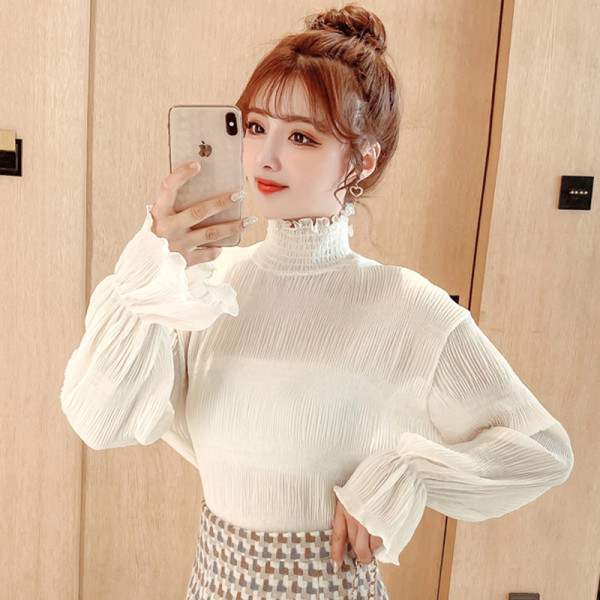 Μοντέρνα γυναικεία μπλούζα σε μαύρο και άσπρο χρώμα με φαρδιά μανίκια και υψηλό γιακά