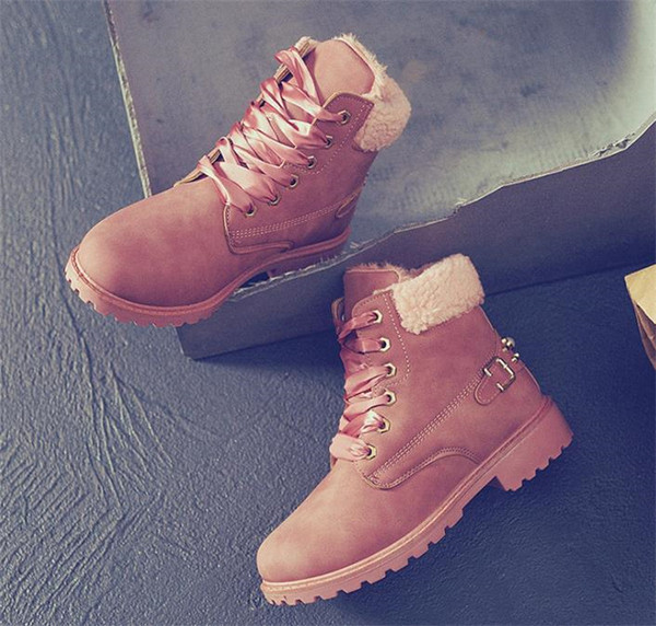 Γυναικείες χειμωνιάτικες μπότες με μαλακή επένδυση με επίπεδη σόλα σε διάφορα χρώματα