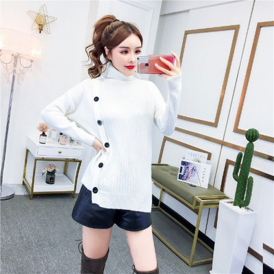 Ασύμμετρο γυναικείο πουλόβερ με κολάρο και κουμπιά