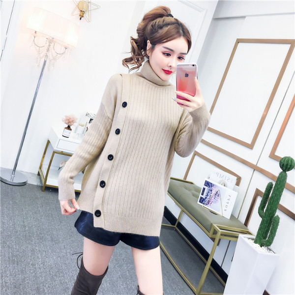 Ασύμμετρο γυναικείο πουλόβερ  με κολάρο και κουμπιά