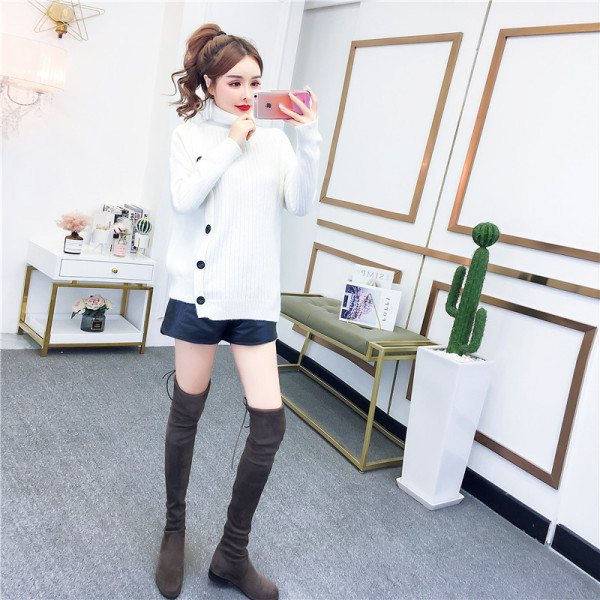 Ασύμμετρο γυναικείο πουλόβερ  με κολάρο και κουμπιά