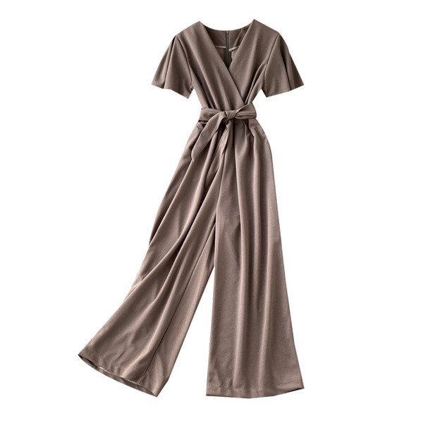 Μοντέρνα γυναικεία ολόσωμη φόρμα με κοντό μανίκι και λαιμόκοψη σε διάφορα χρώματα