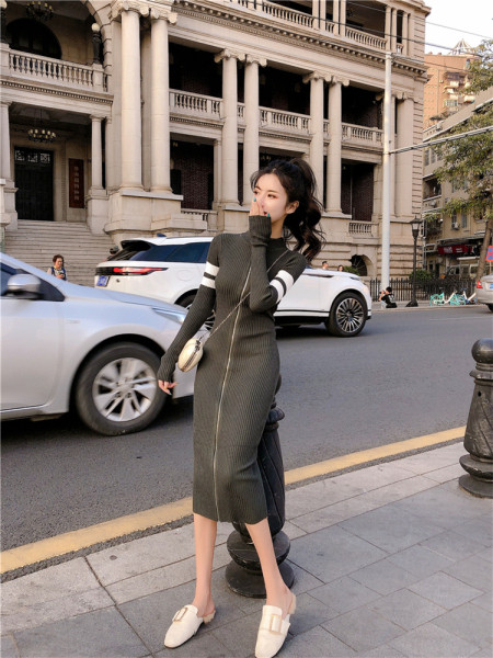 Μακρύ πλεκτό φόρεμα με φερμουάρ και μακρύ μανίκι σε πράσινο και μαύρο χρώμα