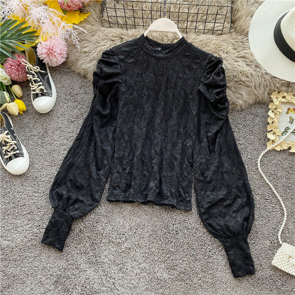 Μοντέρνο γυναικείο πουκάμισο δαντελωτό μακρυμάνικο με ψηλό γιακά σε λευκό, μπεζ και μαύρο χρώμα