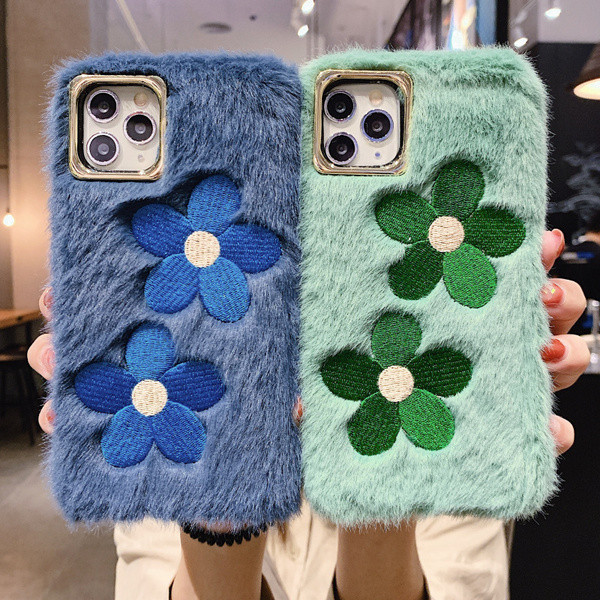 НОВ пухен калъф с бродерия цветя в зелен и син цвят за Iphone 11 Pro Max