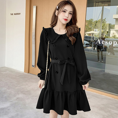 Retro stílusú női ruha ovális nyakkivágással és gombokkal