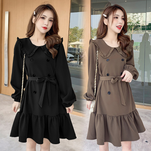 Retro stílusú női ruha ovális nyakkivágással és gombokkal