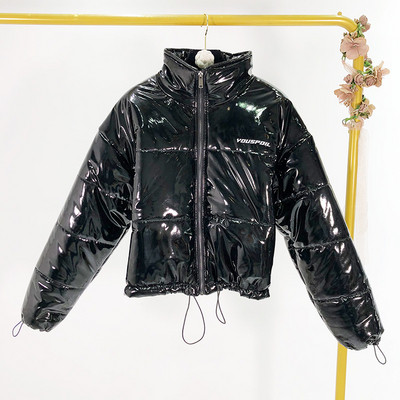 Rövid téli kabát szürke és fekete színben, fényes hatással