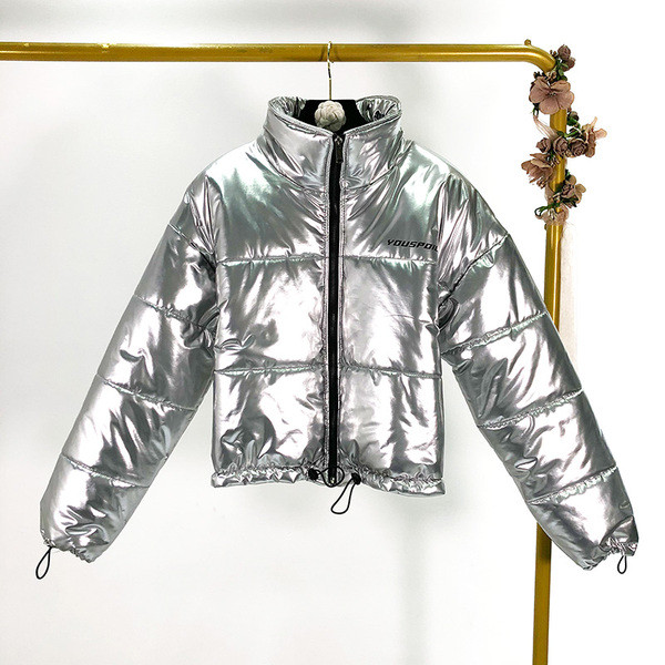 Rövid téli kabát szürke és fekete színben, fényes hatással