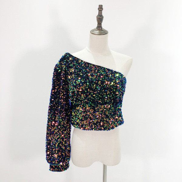 Rövid, modern blúz csupasz váll fekete színben, flitterekkel