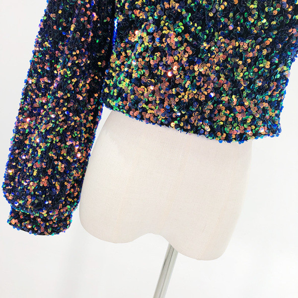 Rövid, modern blúz csupasz váll fekete színben, flitterekkel