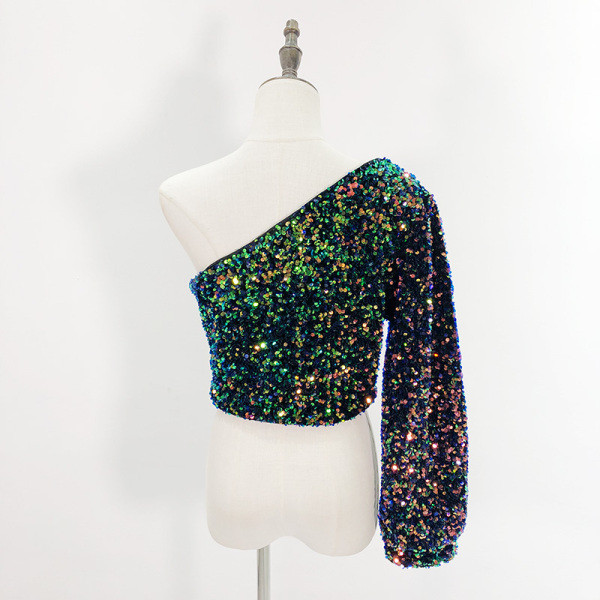 Rövid, modern blúz csupasz váll fekete színben, flitterekkel