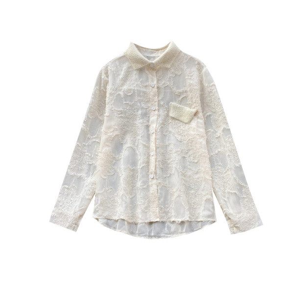 Modern női ing gombokkal és klasszikus gallérral bézs, fekete és fehér színben