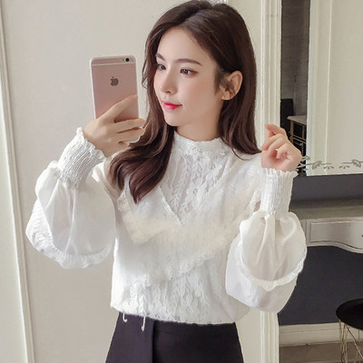 Stílusos női blúz fehér és rózsaszín színben, csipkével és hosszú ujjal