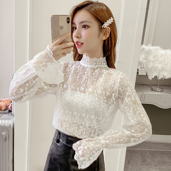 Női csipkeblúz két színben, magas gallérral és hosszú ujjal