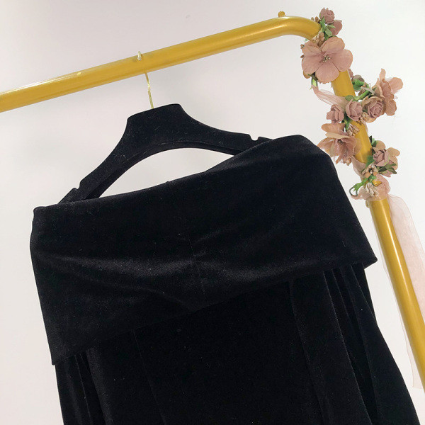 Body de damă modern din catifea cu umerii goi, în negru