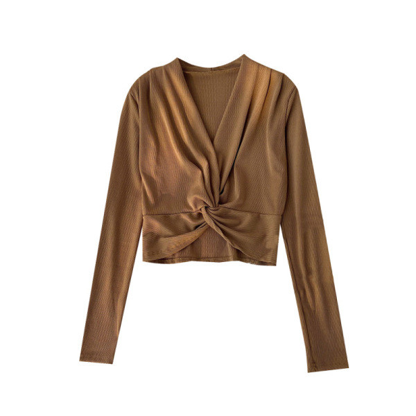 Μοντέρνα γυναικεία μπλούζα με λαιμόκοψη και μακριά μανίκια σε μαύρο, λευκό και καφέ χρώμα