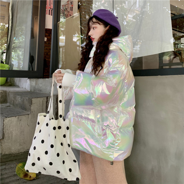 Χειμωνιάτικο μπουφάν με γυαλιστερό αποτέλεσμα σε ροζ, άσπρο και μαύρο χρώμα