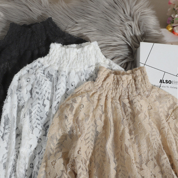 Női csipkeblúz magas gallérral és fekete, fehér és bézs hímzéssel