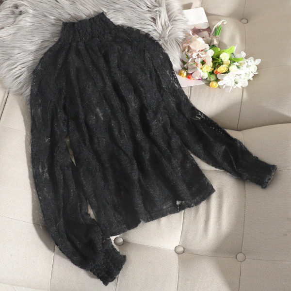 Női csipkeblúz magas gallérral és fekete, fehér és bézs hímzéssel