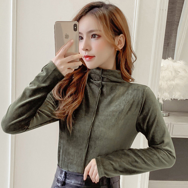 Μοντέρνα βελούδινη μπλούζα σε τρία χρώματα με  γιακά και μακρύ μανίκι