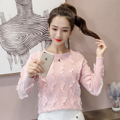 Női testhezálló blúz ovális nyakkivágással és fürtökkel, rózsaszín, bézs és fehér színben