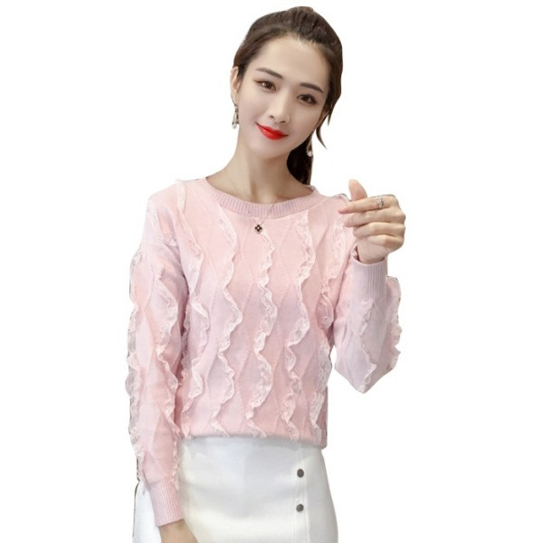 Női testhezálló blúz ovális nyakkivágással és fürtökkel, rózsaszín, bézs és fehér színben