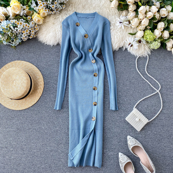 Modern női hosszú kötött ruha kék és fekete gombokkal