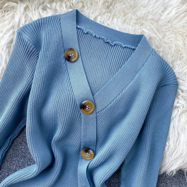 Modern női hosszú kötött ruha kék és fekete gombokkal