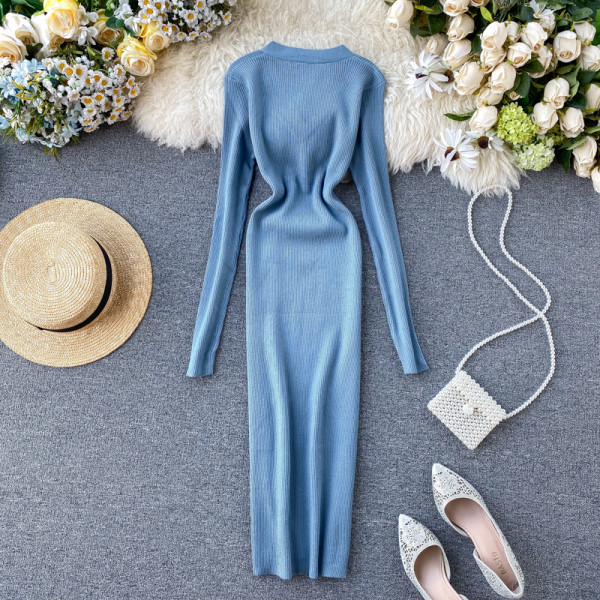 Modern női hosszú kötött ruha kék és fekete gombokkal