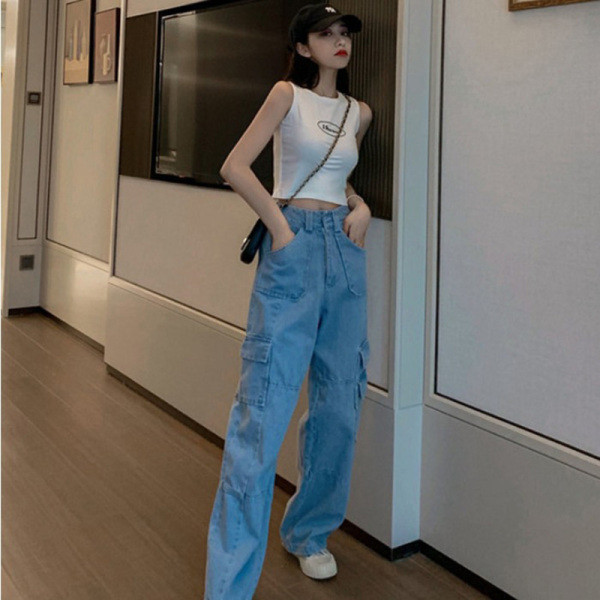 Világos színű, magas derékú széles farmermodell