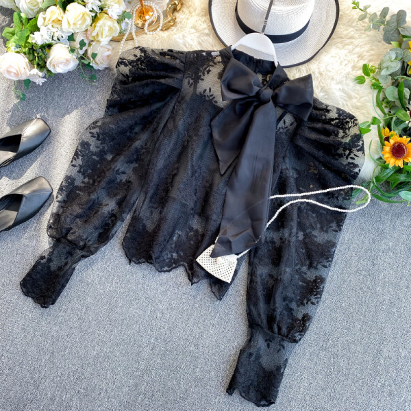 Stílusos női csipkeblúz szalaggal és hosszú ujjú fehér és fekete színben