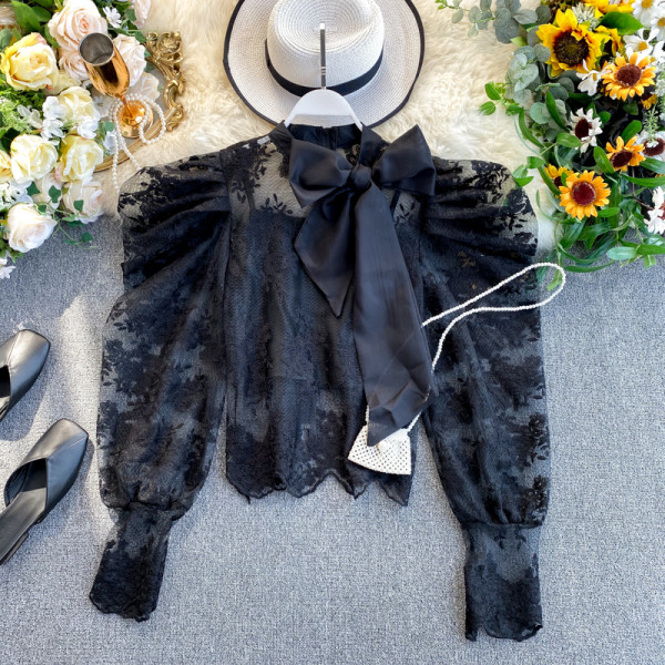 Stílusos női csipkeblúz szalaggal és hosszú ujjú fehér és fekete színben