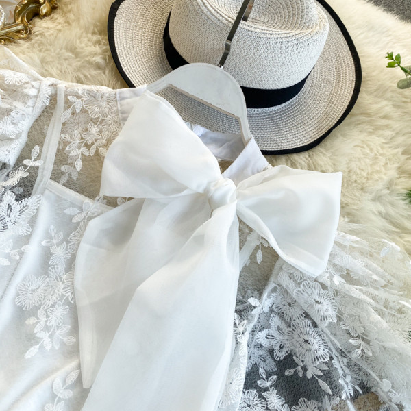 Stílusos női csipkeblúz szalaggal és hosszú ujjú fehér és fekete színben