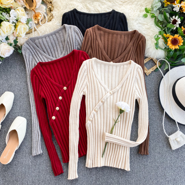 Modern női blúz spitz nyakkivágással és gombokkal, öt színben