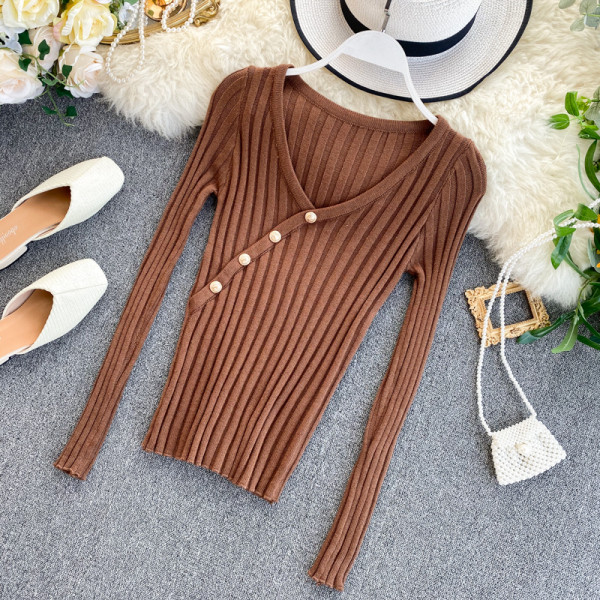 Modern női blúz spitz nyakkivágással és gombokkal, öt színben