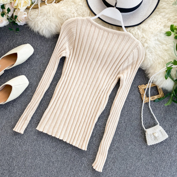 Modern női blúz spitz nyakkivágással és gombokkal, öt színben