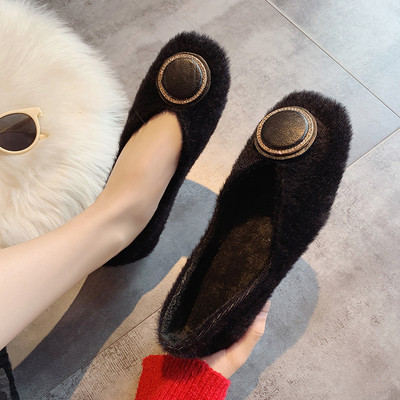 Μοντέρνα καθημειρνά παπούτσια από οικολογική γούνα σε λευκό και μαύρο χρώμα δικόσμιτικες πέτρες