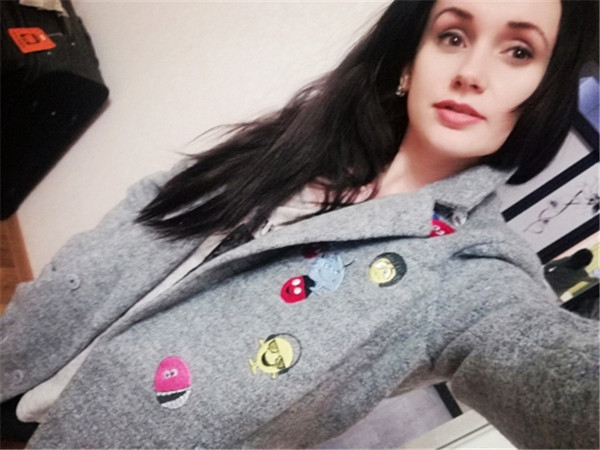 Дамско есенно палто  дълъг модел с шпиц деколте в сив и черен цвят 