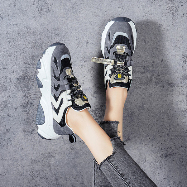 Alkalmi női tornacipő fekete és szürke fűzővel