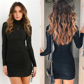 Aktuális női ruha hosszú ujjú passzolt modell fekete színben