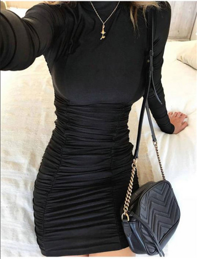 Aktuális női ruha hosszú ujjú passzolt modell fekete színben