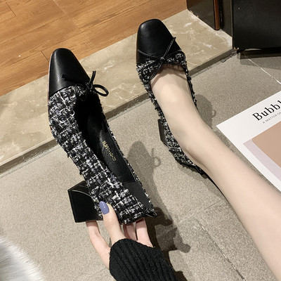 Női alkalmi cipő vastag sarkú bézs és fekete szalaggal