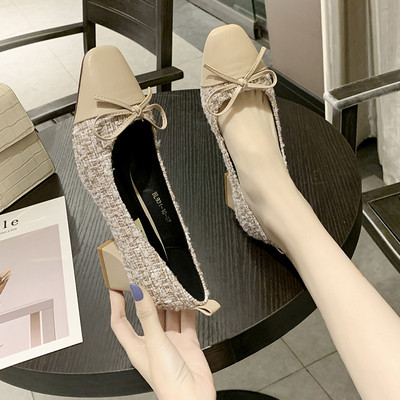 Női alkalmi cipő vastag sarkú bézs és fekete szalaggal