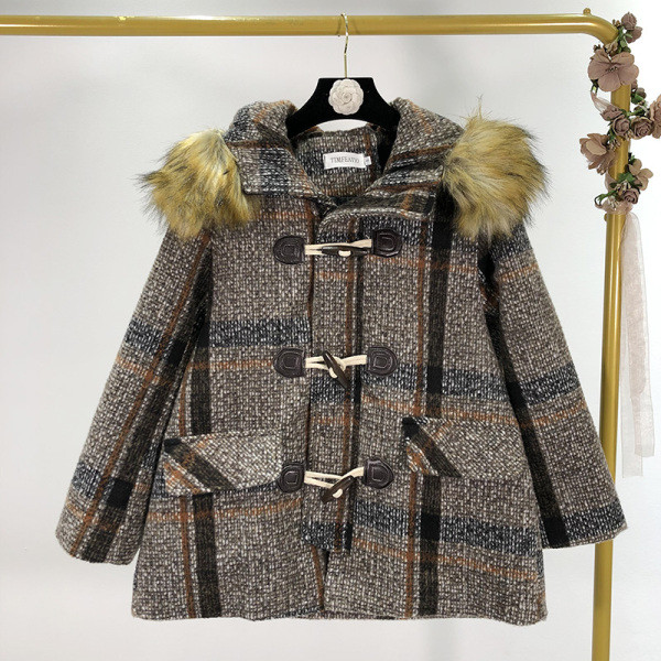 Rövid kockás kabát műszőrme kapucnival