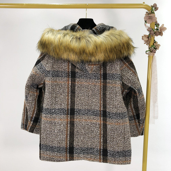 Rövid kockás kabát műszőrme kapucnival